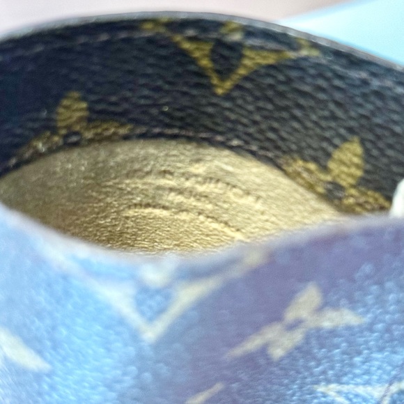 Louis Vuitton Soft Sunglasses Case - Picture 5 of 7